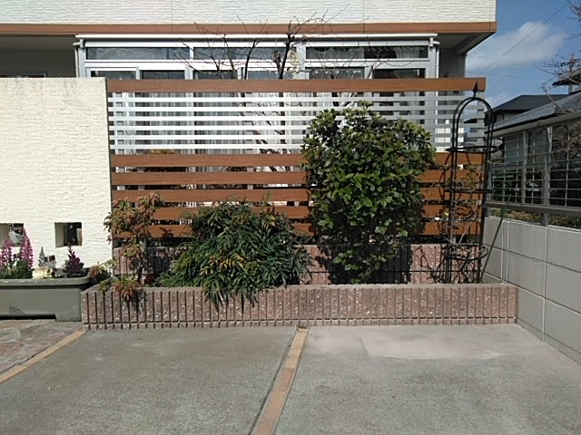 木から風通しの良い目隠しフェンスへ